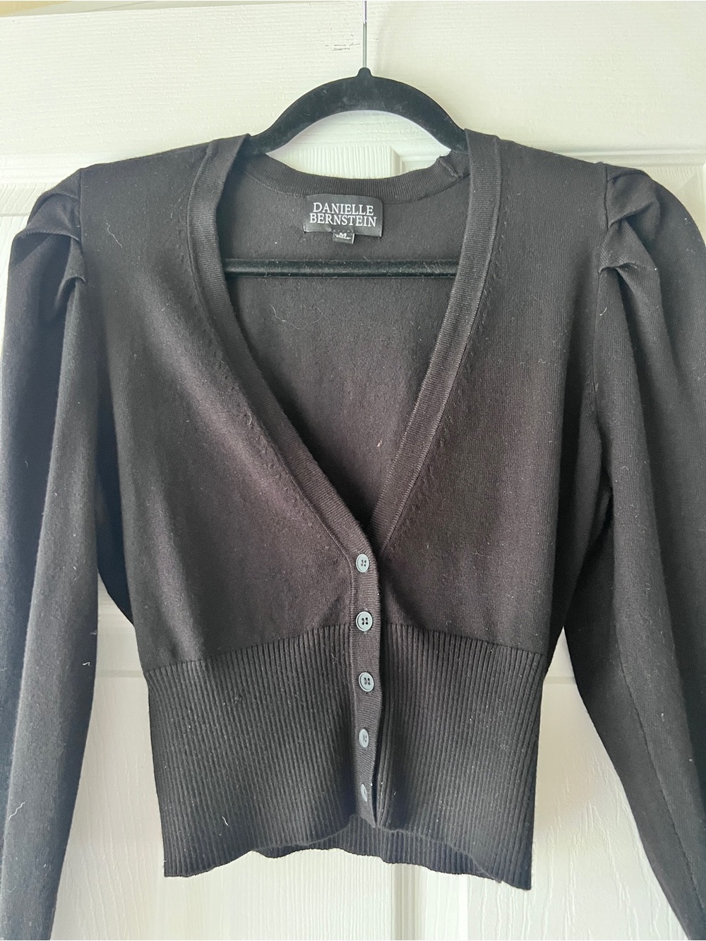 Danielle Bernstein Black V-Neck Cropped. Cardigan Sweater Medium NWOT